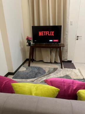 Cozy Condo with Pool View WIFI and Netflix